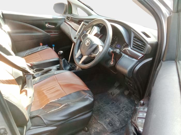 2017 Toyota Innova Crysta 2.4 G 8 STR, Diesel, Manual, 1,11,472 km, interior