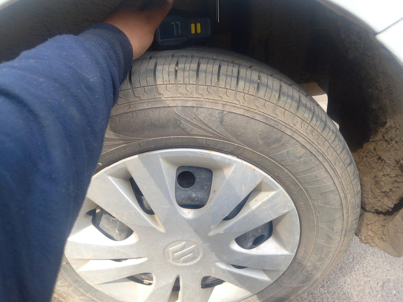 2014 Maruti Swift Dzire VXI, Petrol, Manual, 61,789 km, tyre