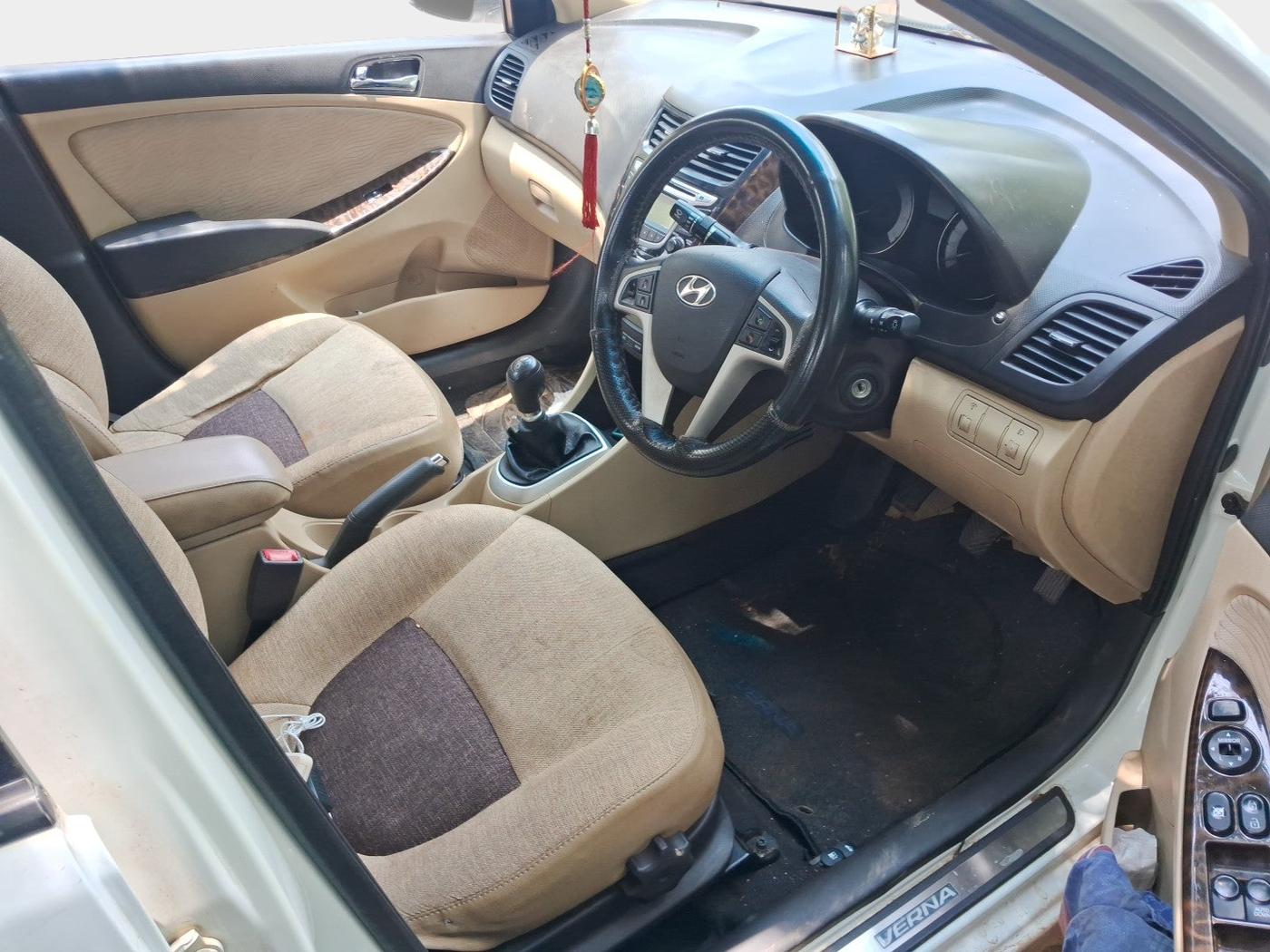 2013 Hyundai Verna FLUIDIC 1.6 VTVT SX, Petrol, Manual, 62,000 km, interior