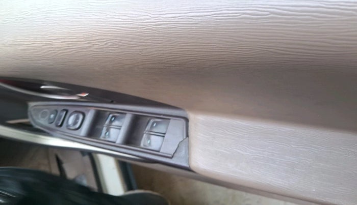 2015 Mahindra XUV500 W6, Diesel, Manual, 1,18,281 km, interior