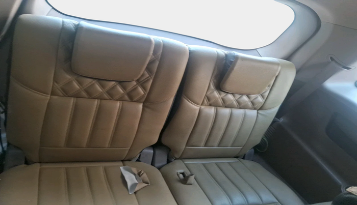 2015 Mahindra XUV500 W6, Diesel, Manual, 1,18,281 km, interior