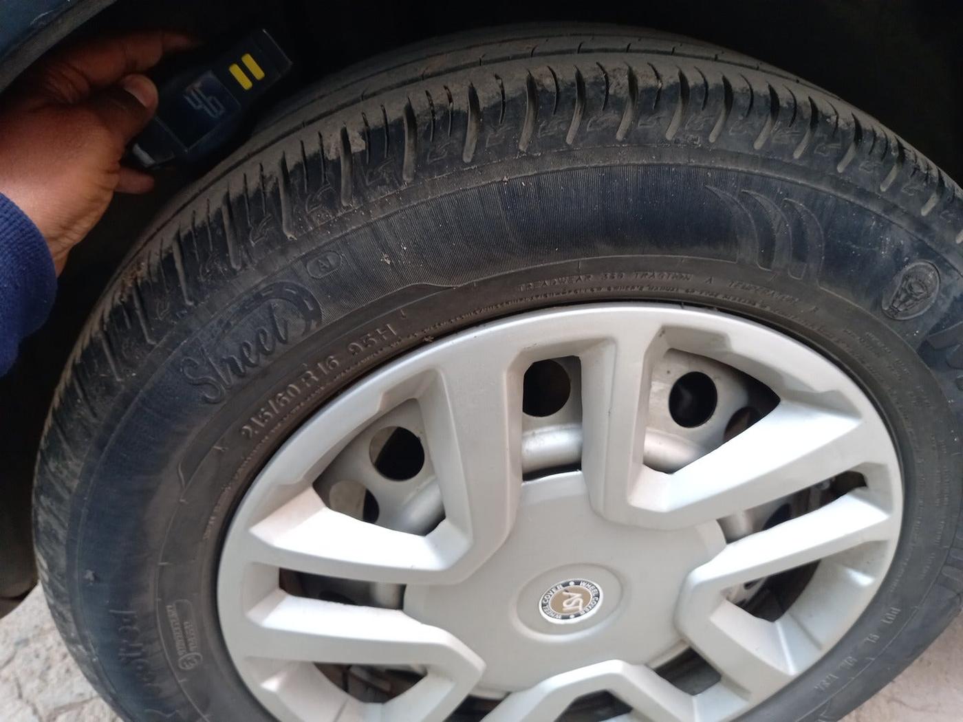 2016 Maruti S Cross SIGMA 1.3, Diesel, Manual, 1,66,253 km, tyre