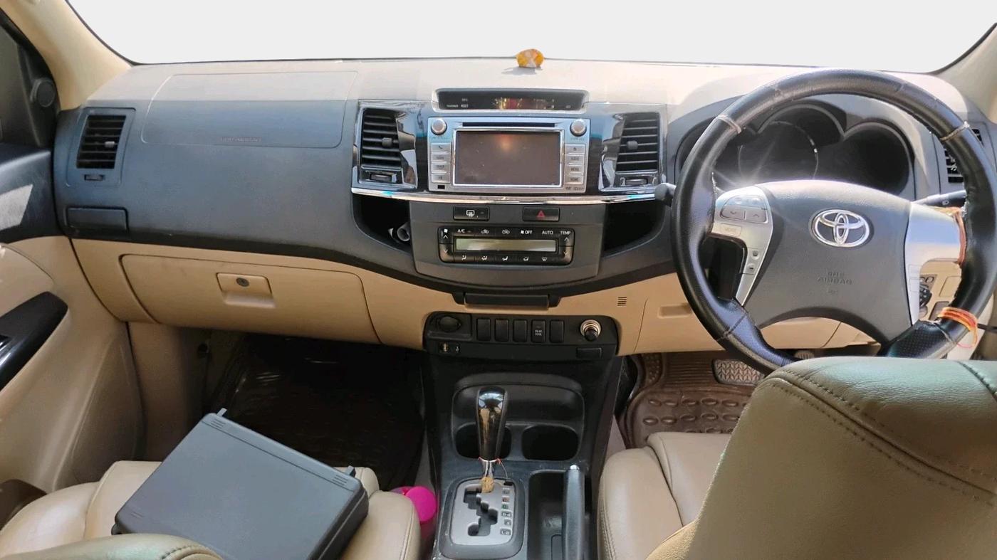 2014 Toyota Fortuner 3.0 4X2 AT, Diesel, Automatic, 79,235 km, interior