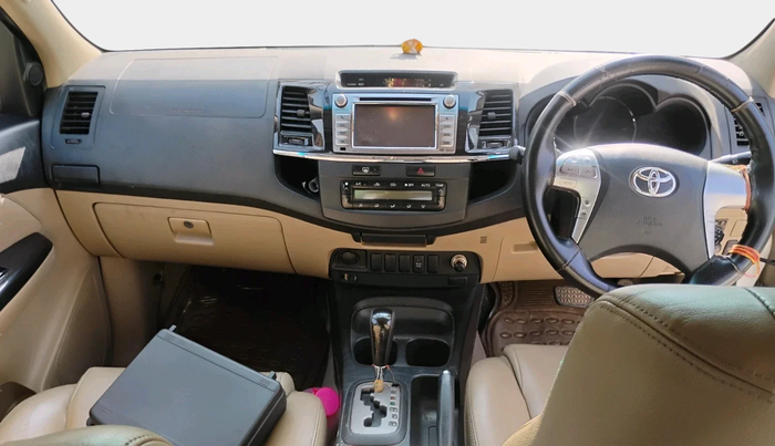 2014 Toyota Fortuner 3.0 4X2 AT, Diesel, Automatic, 79,235 km, interior