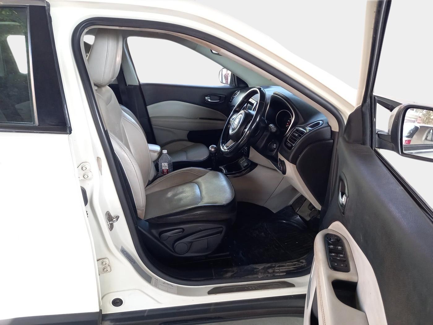 2017 Jeep Compass LIMITED 2.0 DIESEL, Diesel, Manual, 1,06,714 km, interior