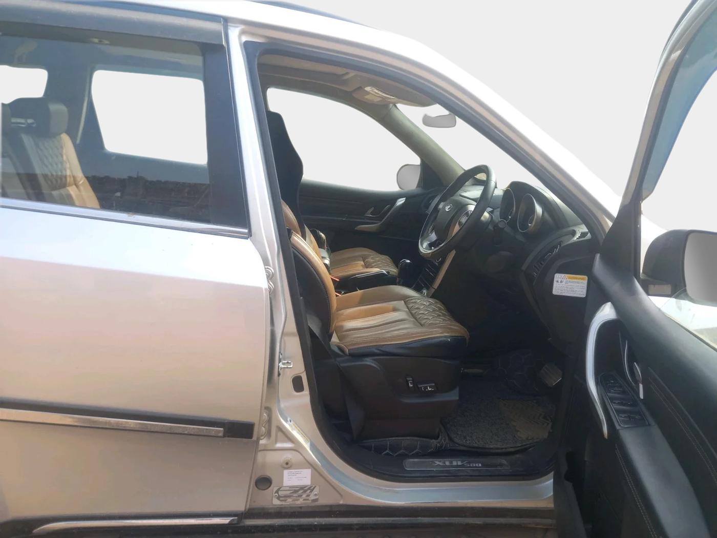2019 Mahindra XUV500 W11 AT, Diesel, Automatic, 1,07,557 km, interior