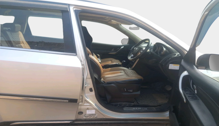 2019 Mahindra XUV500 W11 AT, Diesel, Automatic, 1,07,557 km, interior
