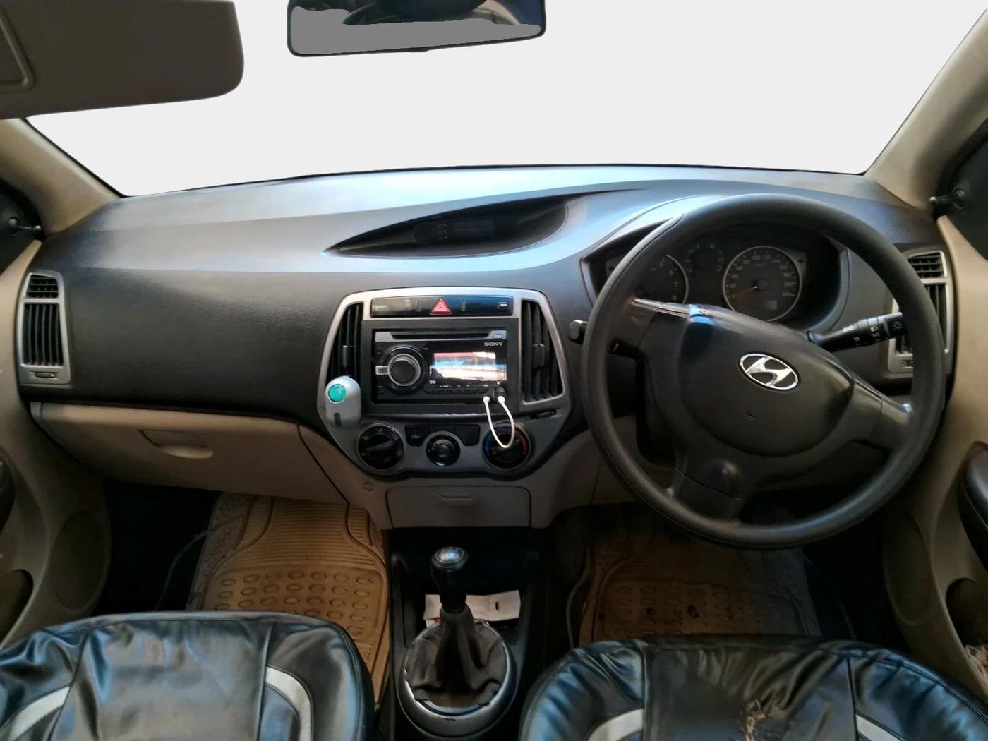 2012 Hyundai i20 MAGNA 1.2, Petrol, Manual, 1,29,817 km, interior