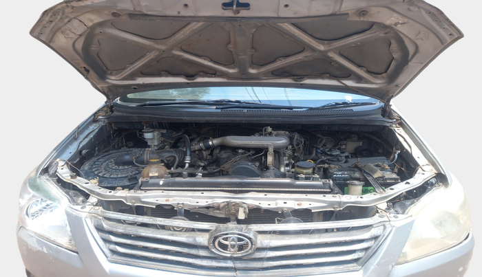 2015 Toyota Innova 2.5 G 7 STR, Diesel, Manual, 2,19,000 km, exterior