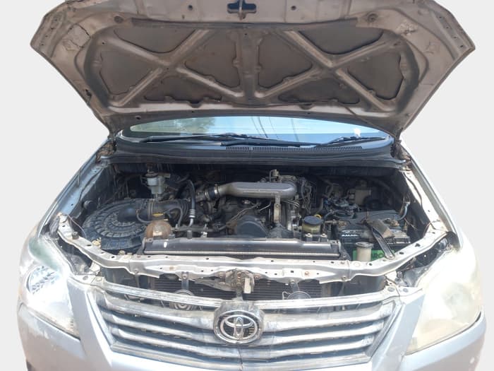 2015 Toyota Innova 2.5 G 7 STR, Diesel, Manual, 2,19,000 km, exterior