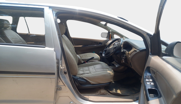 2015 Toyota Innova 2.5 G 7 STR, Diesel, Manual, 2,19,000 km, interior
