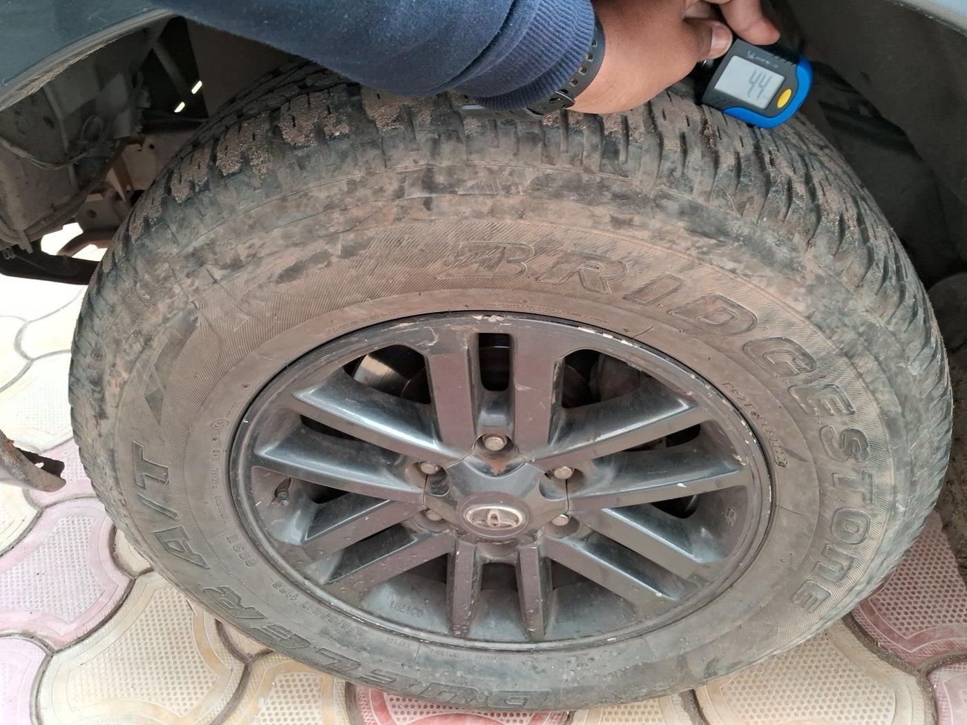 2015 Toyota Fortuner 3.0 4X2 AT, Diesel, Automatic, 2,25,814 km, tyre