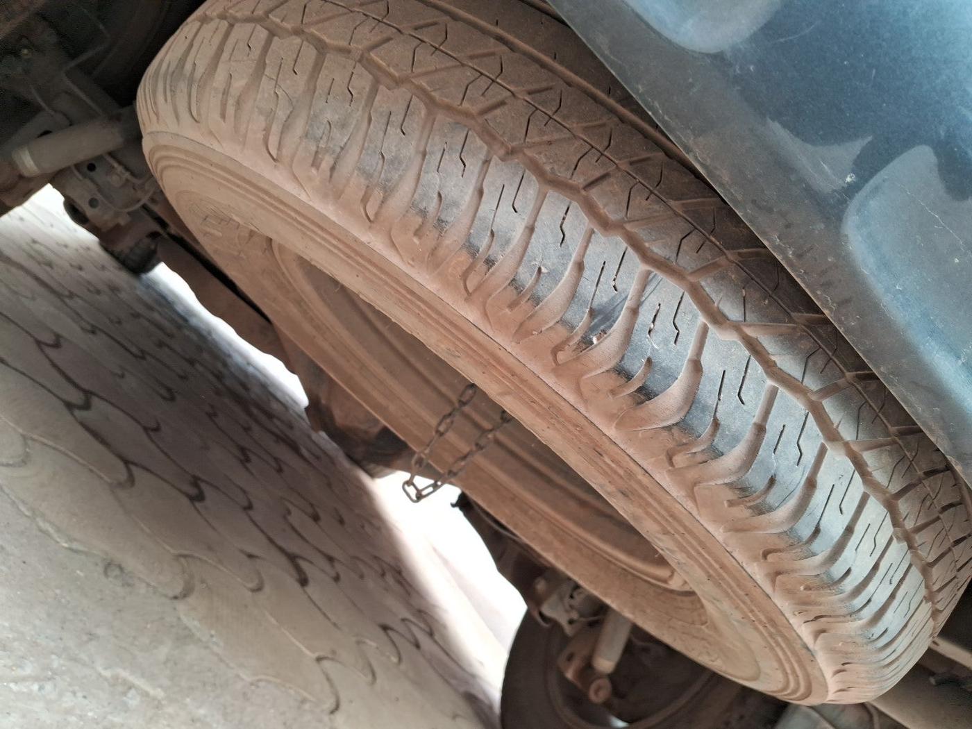 2015 Toyota Fortuner 3.0 4X2 AT, Diesel, Automatic, 2,25,814 km, tyre