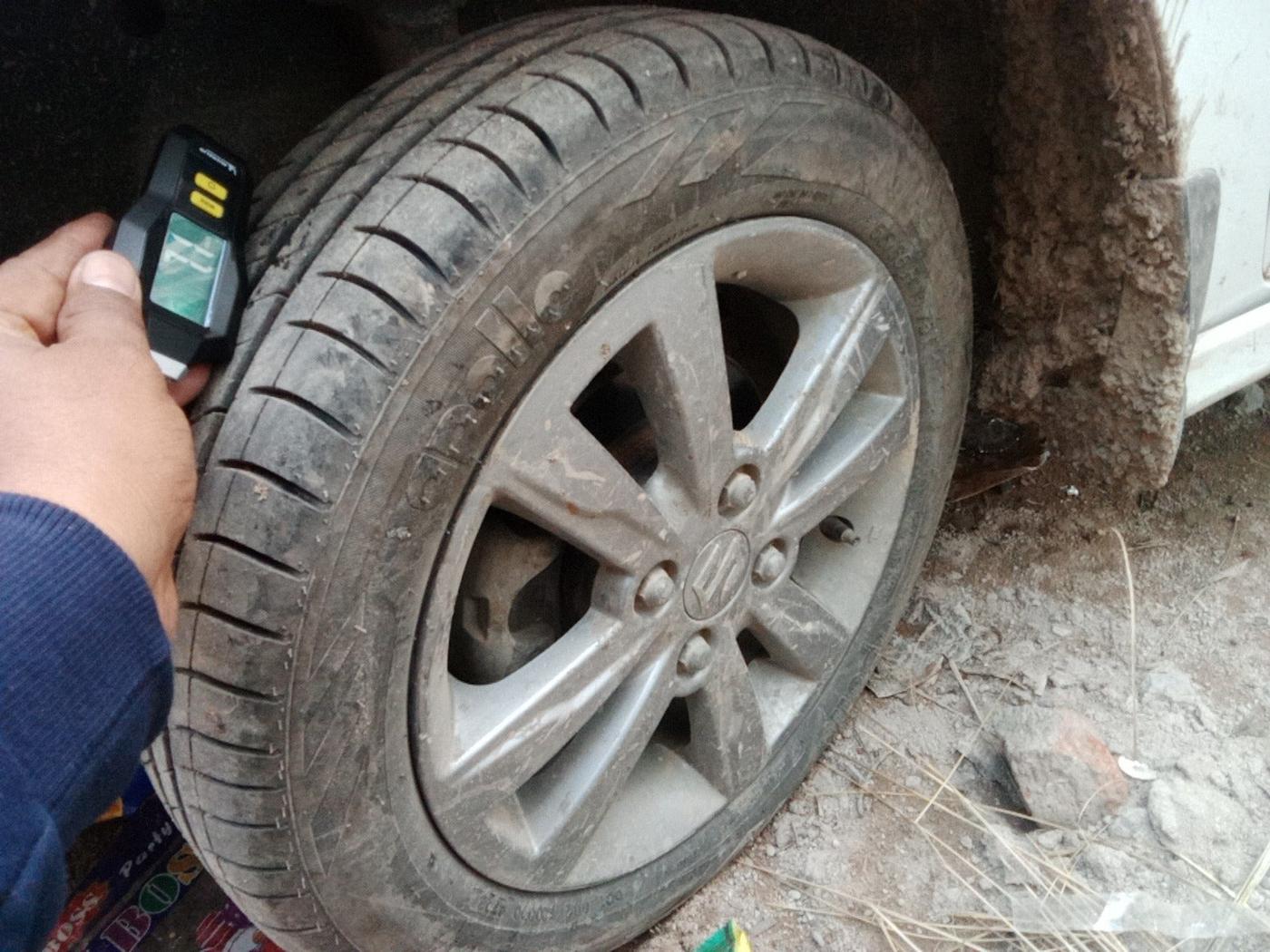 2014 Maruti Wagon R Stingray VXI, Petrol, Manual, 57,050 km, tyre