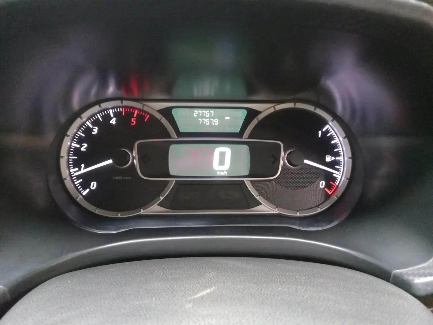 2019 Nissan Kicks XV PREMIUM O DUAL TONE DIESEL, Diesel, Manual, 28,000 km, interior