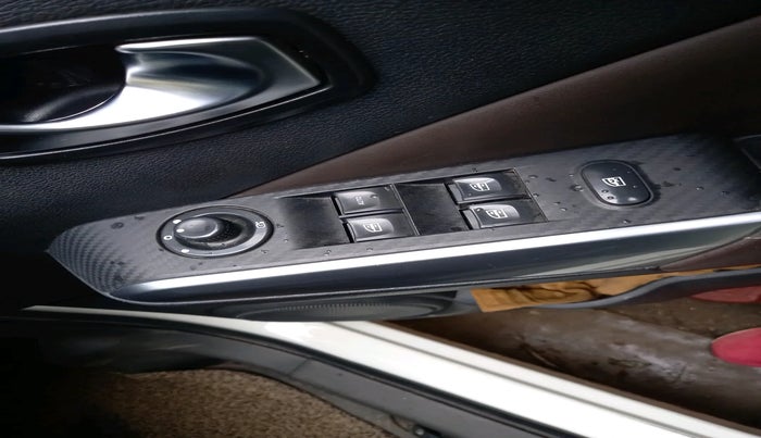 2019 Nissan Kicks XV PREMIUM O DUAL TONE DIESEL, Diesel, Manual, 27,757 km, interior