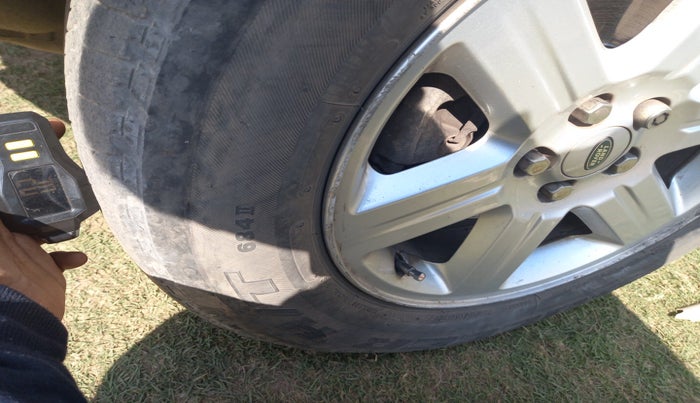 2014 Landrover Freelander 2 TD4 SE, Diesel, Automatic, 1,74,271 km, tyre