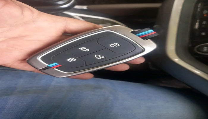 2019 Tata Harrier XZ 2.0L, Diesel, Manual, 1,27,596 km, interior