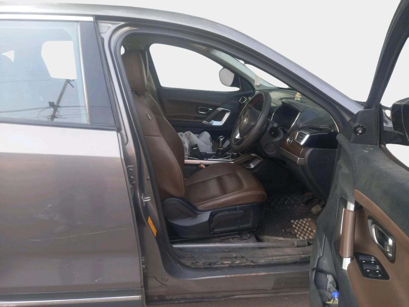 2019 Tata Harrier XZ 2.0L, Diesel, Manual, 1,27,596 km, interior
