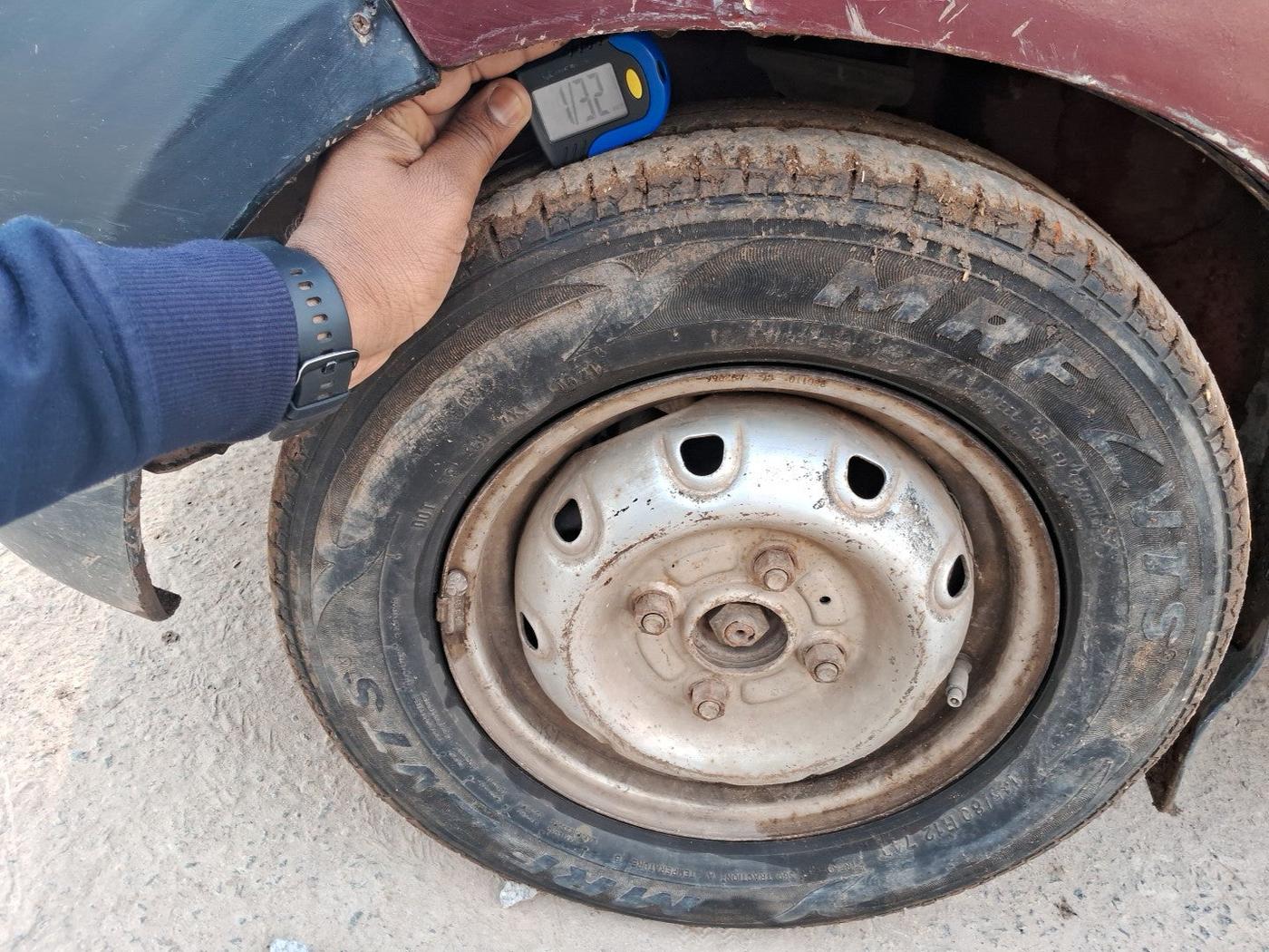 2010 Maruti Alto LX, Petrol, Manual, 88,297 km, tyre