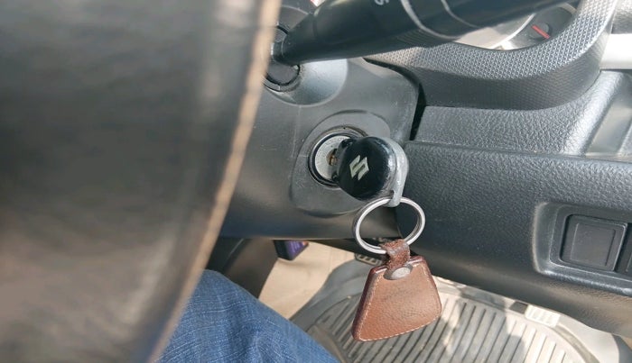 2016 Maruti Swift VXI, Petrol, Manual, 2,84,342 km, interior