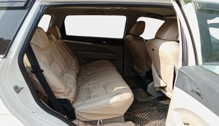 2019 Mahindra MARAZZO M6 8 STR, Diesel, Manual, 70,458 km, interior