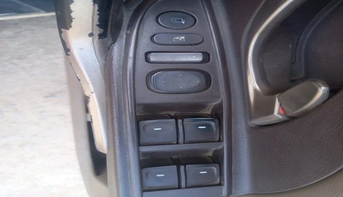 2012 Mahindra XUV500 W6, Diesel, Manual, 1,22,222 km, interior