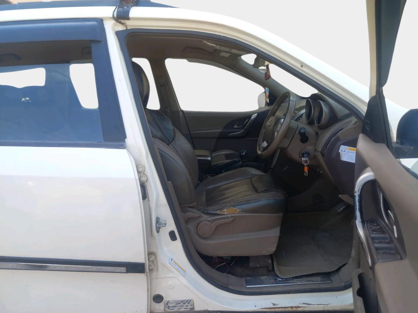 2012 Mahindra XUV500 W6, Diesel, Manual, 1,22,222 km, interior