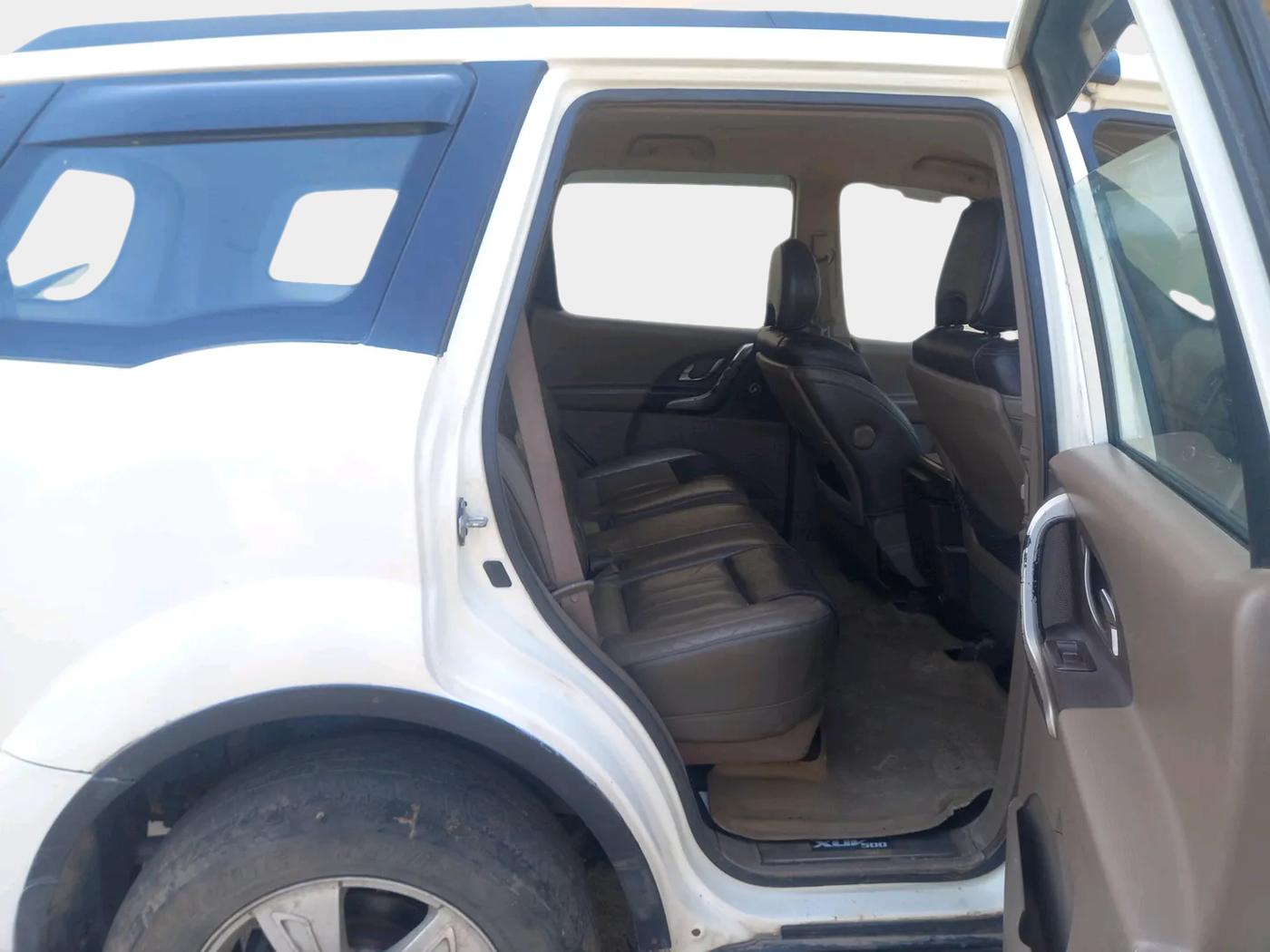 2012 Mahindra XUV500 W6, Diesel, Manual, 1,22,222 km, interior