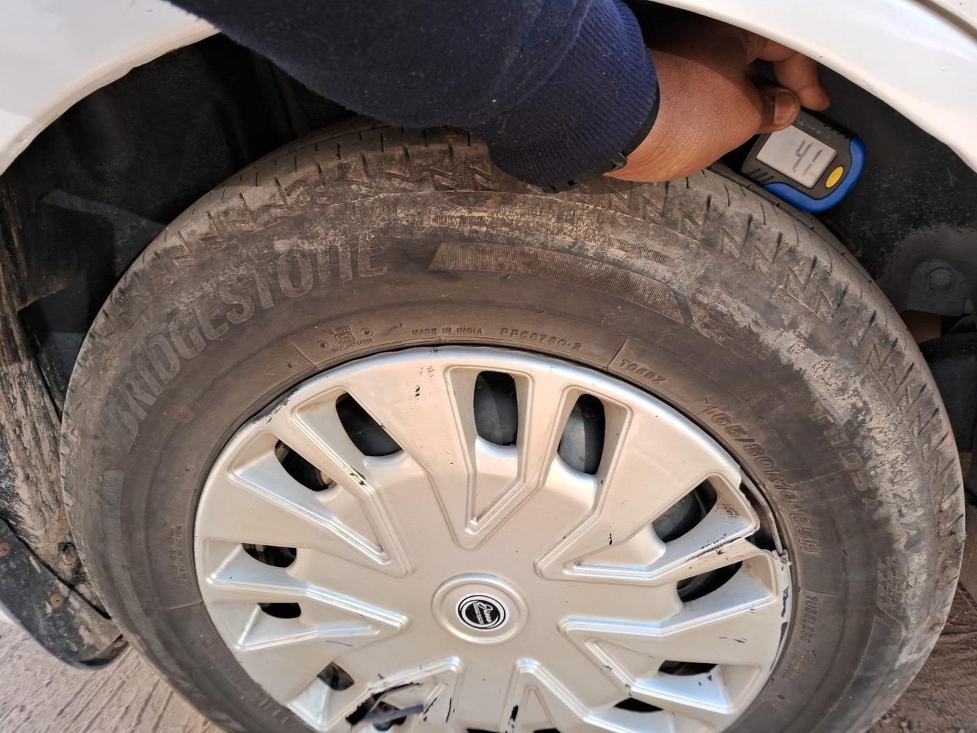 2018 Maruti Dzire VDI, Diesel, Manual, 1,81,969 km, tyre