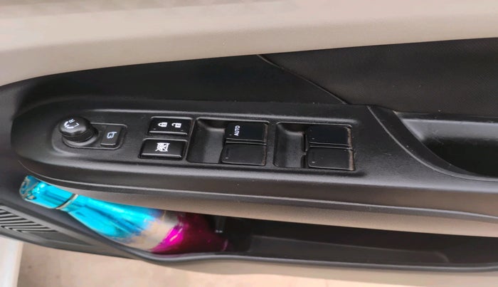 2025 Maruti Dzire ZXi CNG, Petrol, Manual, 29,439 km, interior