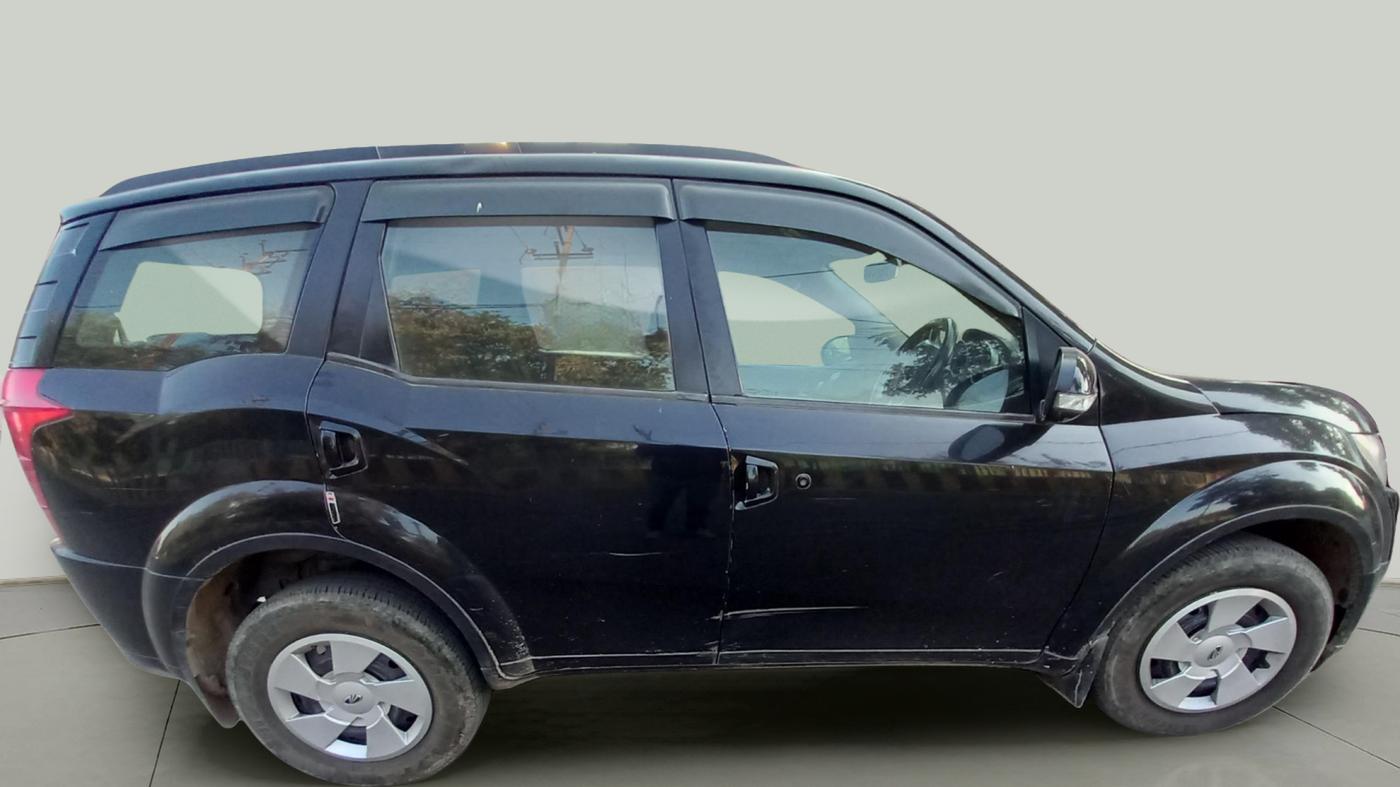 2017 Mahindra XUV500 W4, Diesel, Manual, 2,96,407 km, exterior
