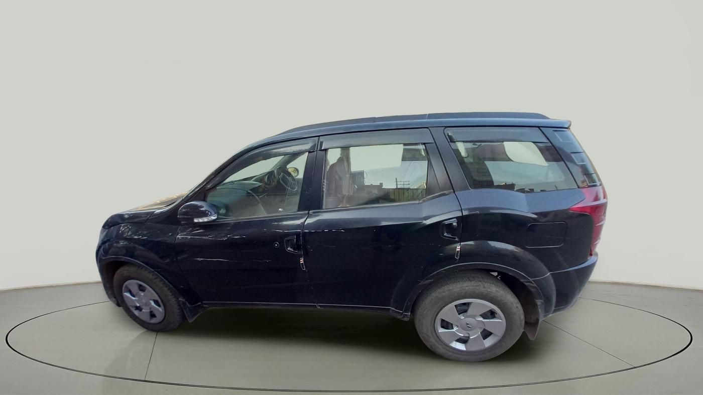 2017 Mahindra XUV500 W4, Diesel, Manual, 2,96,407 km, exterior