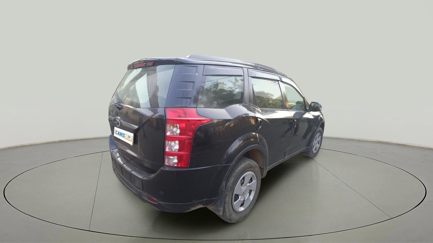 2017 Mahindra XUV500 W4, Diesel, Manual, 2,96,407 km, exterior