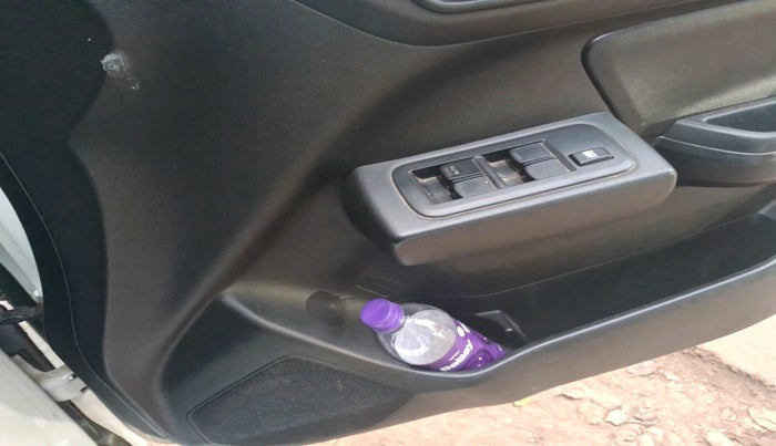 2021 Maruti Swift LXI, Petrol, Manual, 43,809 km, interior