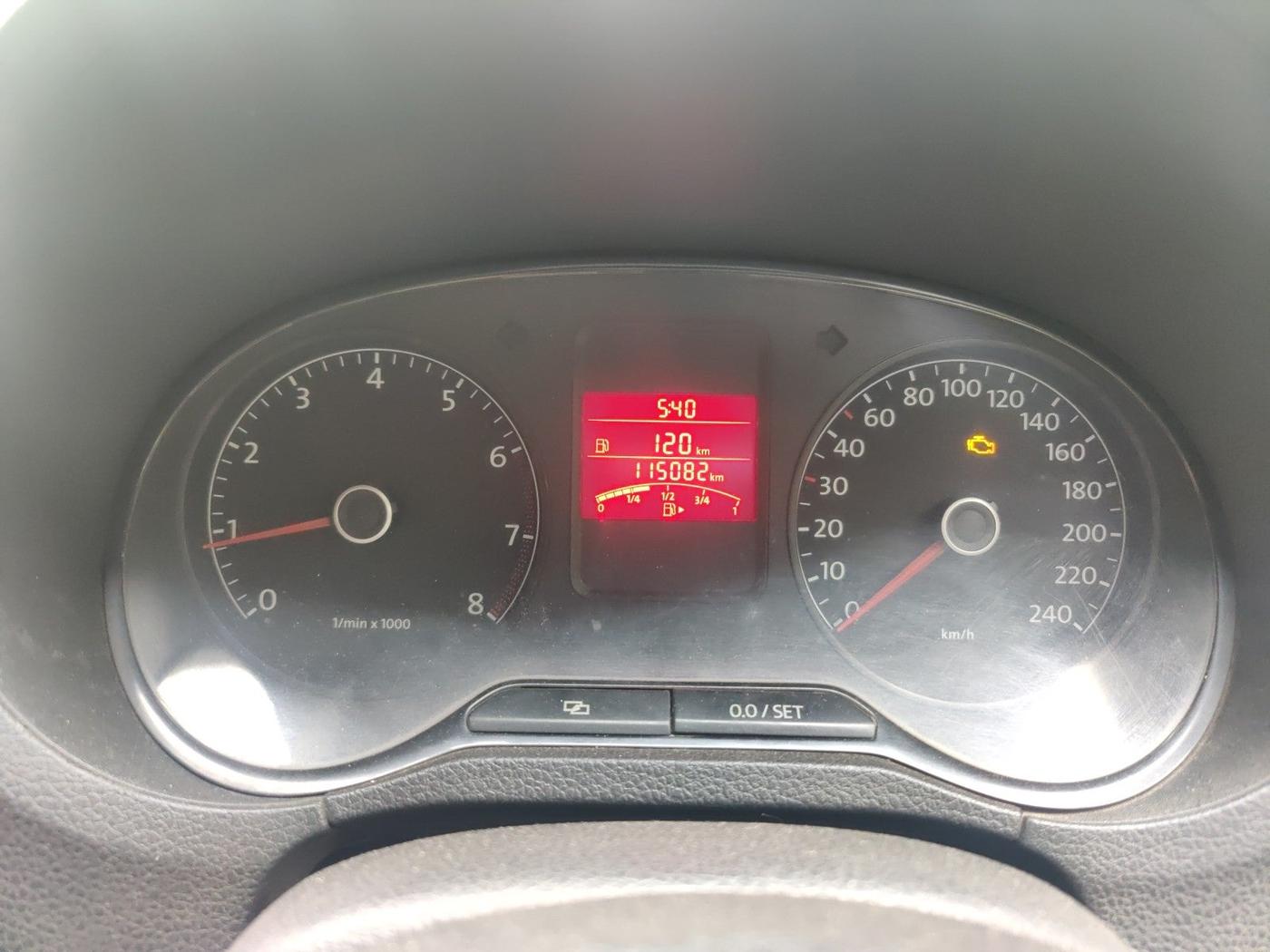 2013 Volkswagen Polo HIGHLINE1.2L, Petrol, Manual, 1,15,082 km, interior
