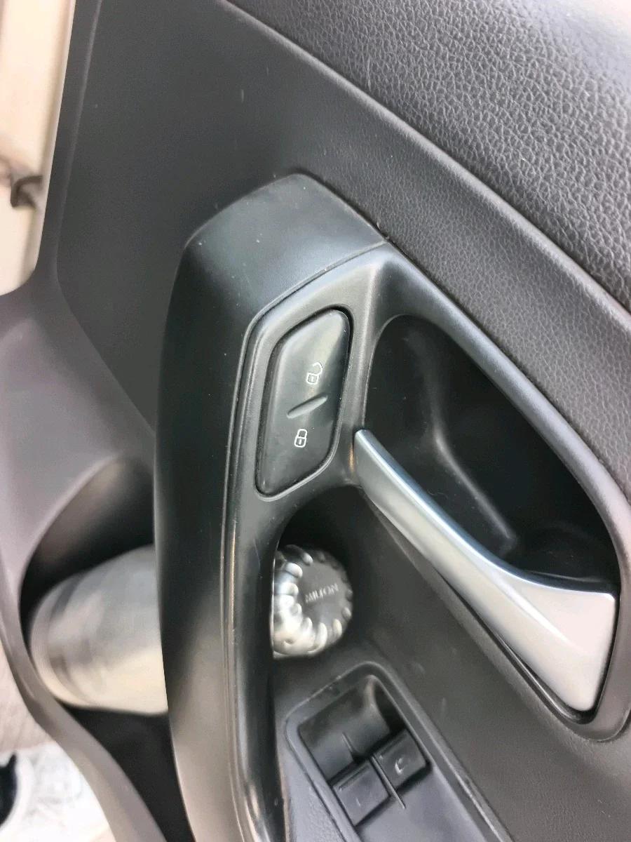 2017 Volkswagen Ameo TRENDLINE 1.5L, Diesel, Manual, 76,883 km, interior