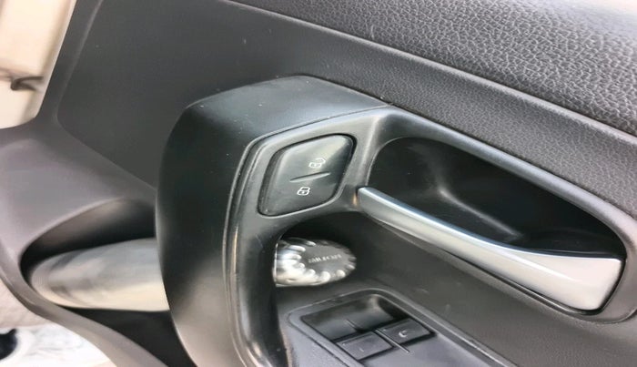 2017 Volkswagen Ameo TRENDLINE 1.5L, Diesel, Manual, 76,883 km, interior