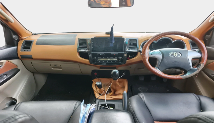 2014 Toyota Fortuner 3.0 4X4 MT, Diesel, Manual, 3,29,982 km, interior