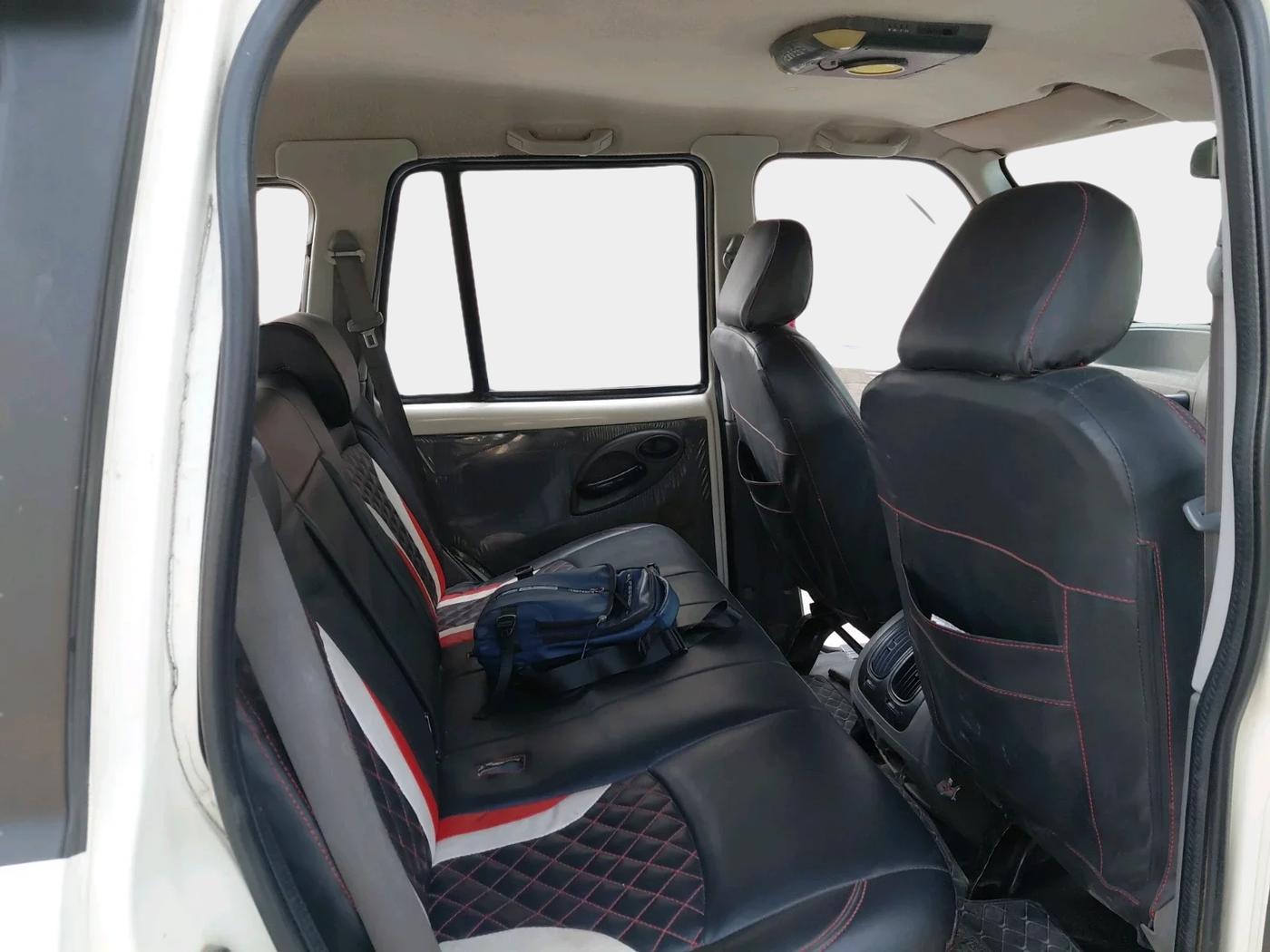 2011 Mahindra Scorpio LX, Diesel, Manual, 2,57,913 km, interior