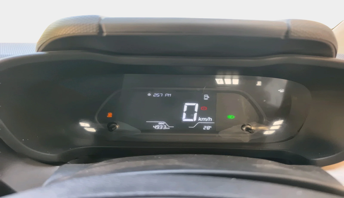 2024 Tata ALTROZ XZ PLUS SUNROOF CNG, Petrol, Manual, 4,933 km, interior