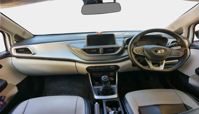 2024 Tata ALTROZ XZ PLUS SUNROOF CNG, Petrol, Manual, 4,933 km, interior