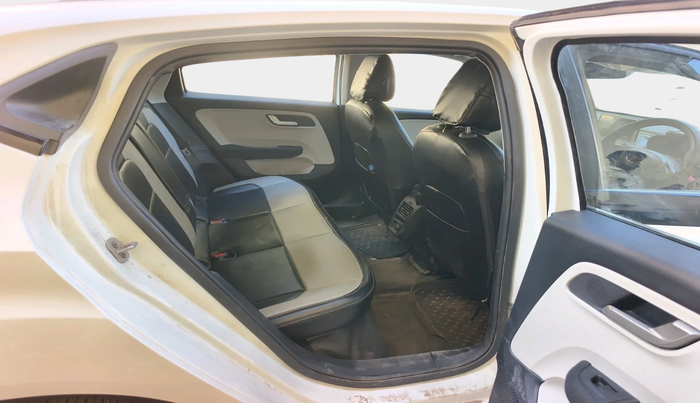 2024 Tata ALTROZ XZ PLUS SUNROOF CNG, Petrol, Manual, 4,933 km, interior