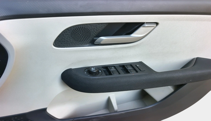 2024 Tata ALTROZ XZ PLUS SUNROOF CNG, Petrol, Manual, 4,933 km, interior