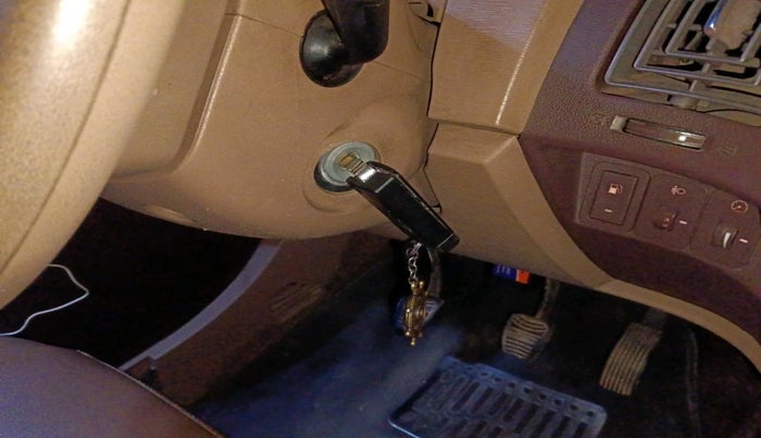 2015 Mahindra XUV500 W6, Diesel, Manual, 1,64,373 km, interior