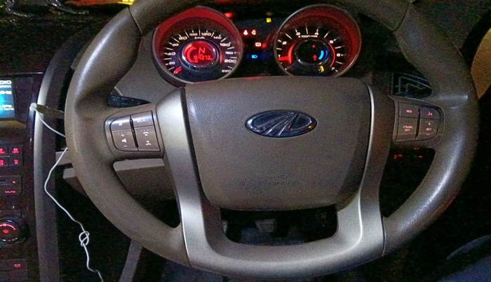 2015 Mahindra XUV500 W6, Diesel, Manual, 1,64,373 km, interior