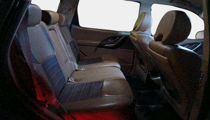 2015 Mahindra XUV500 W6, Diesel, Manual, 1,64,373 km, interior