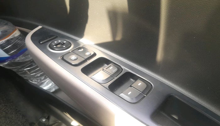 2017 Hyundai Grand i10 SPORTZ (O) 1.2 U2 CRDI, Diesel, Manual, 1,62,112 km, interior