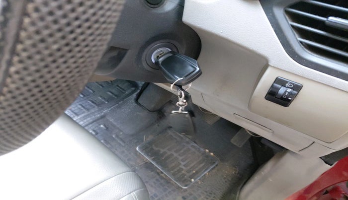 2016 Mahindra Kuv100 K4 6 STR, Petrol, Manual, 28,899 km, interior