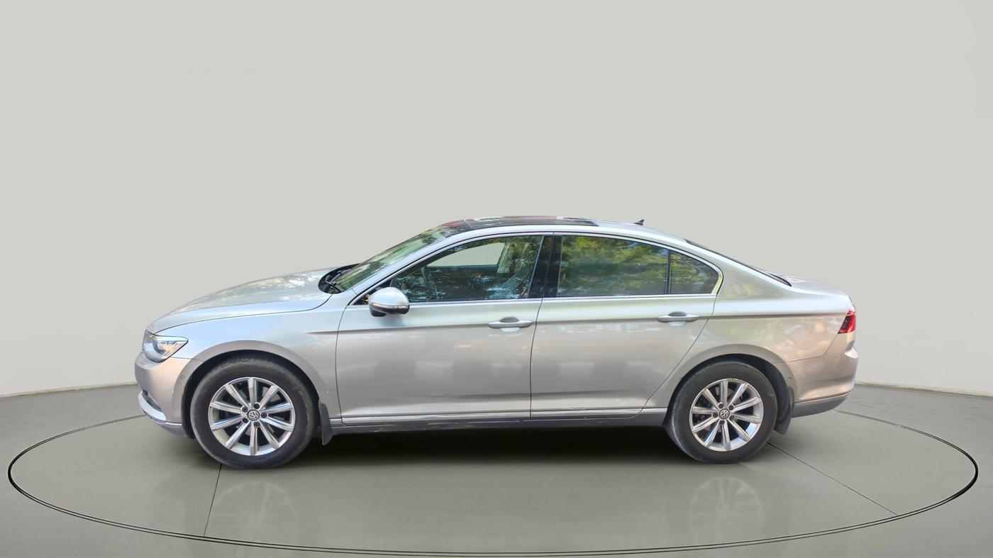 2017 Volkswagen Passat HIGHLINE DSG, Diesel, Automatic, 1,70,773 km, exterior